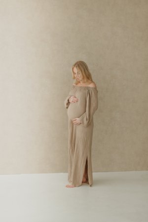 Beige Off-Shoulder Maxi Jurk