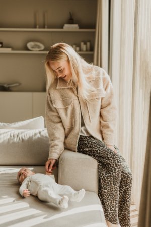 Beige korte teddy jas